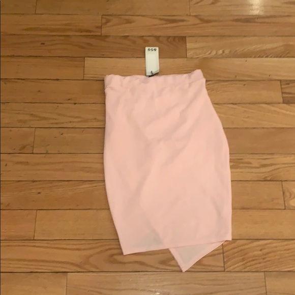 Baby pink boohoo skirt - Picture 3 of 3